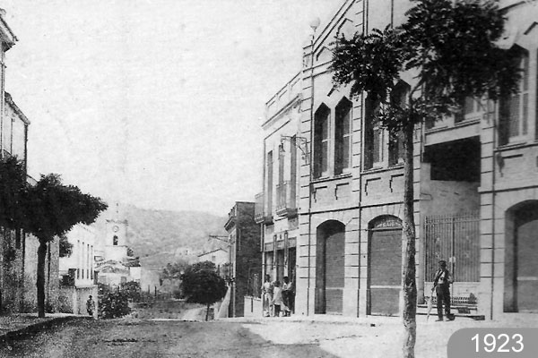 1923